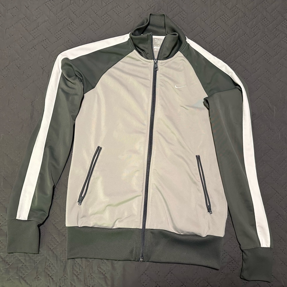 Women’s size medium Nike track jacket